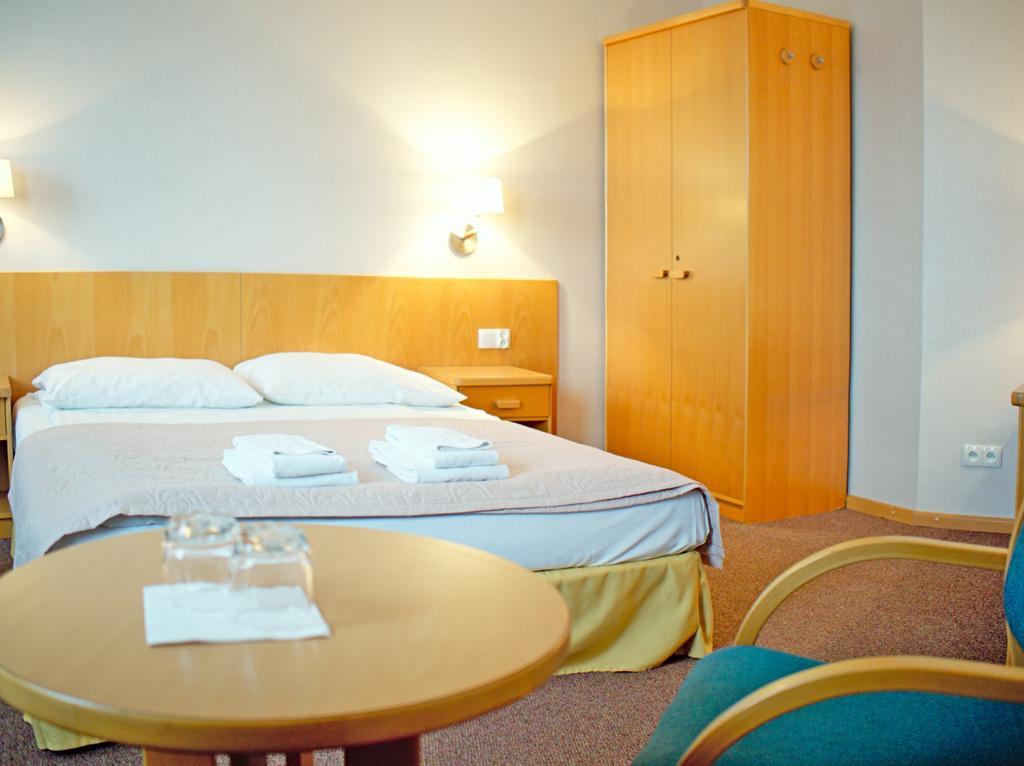Hotel Orlik Płońsk Exteriör bild